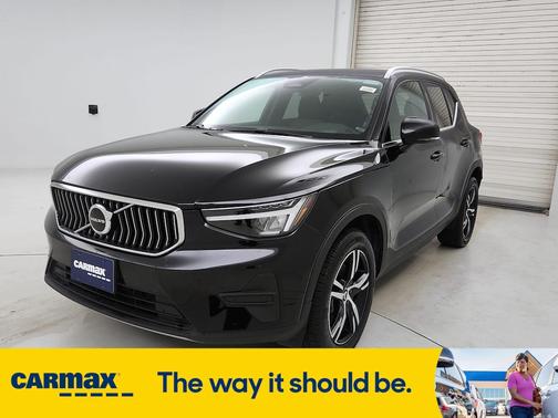 2025 Volvo XC40 B5 Core Bright Theme