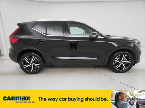 2025 Volvo XC40 B5 Core Bright Theme