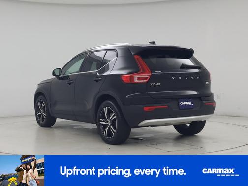 2025 Volvo XC40 B5 Core Bright Theme