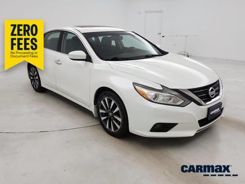 White 2016 Nissan Altima SV