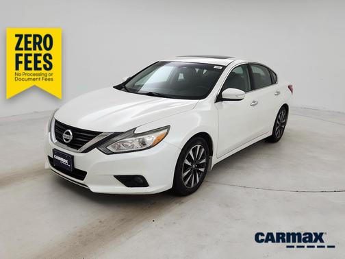White 2016 Nissan Altima SV