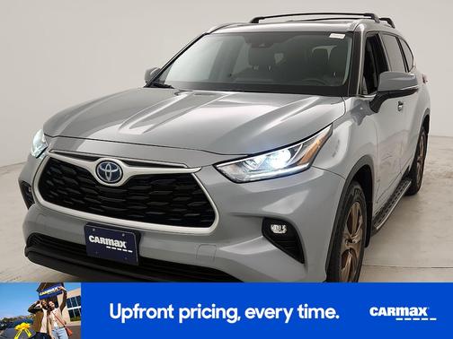 Gray 2022 Toyota Highlander Hybrid XLE Bronze