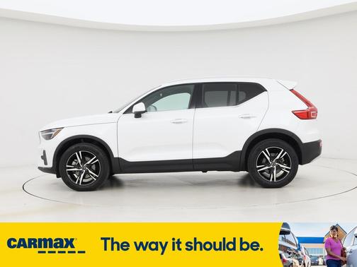 2025 Volvo XC40 B5 Plus Bright Theme