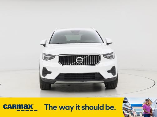 2025 Volvo XC40 B5 Plus Bright Theme