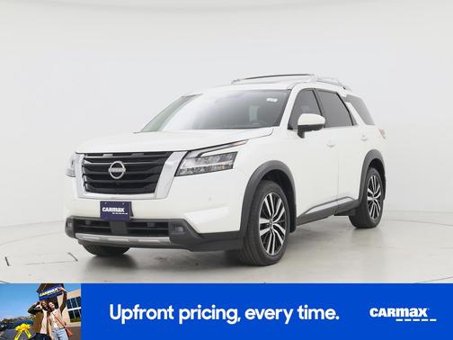 White 2023 Nissan Pathfinder Platinum