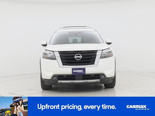 White 2023 Nissan Pathfinder Platinum