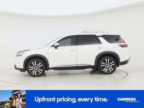 White 2023 Nissan Pathfinder Platinum