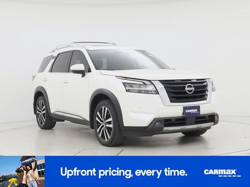 White 2023 Nissan Pathfinder Platinum