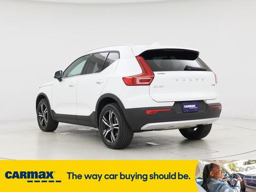 2025 Volvo XC40 B5 Core Bright Theme