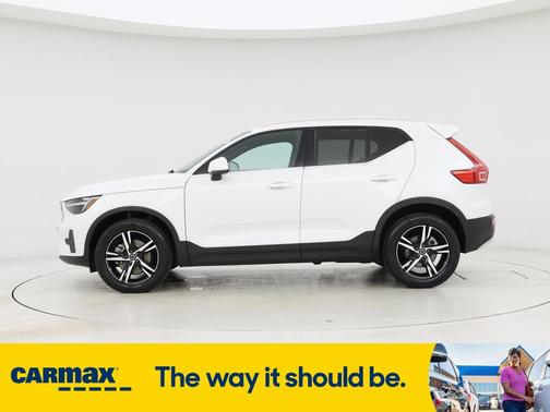 2025 Volvo XC40 B5 Core Bright Theme