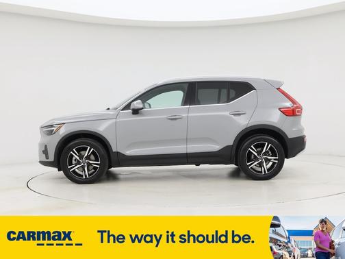2025 Volvo XC40 B5 Core Bright Theme