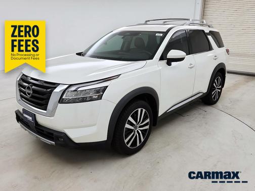 White 2023 Nissan Pathfinder Platinum