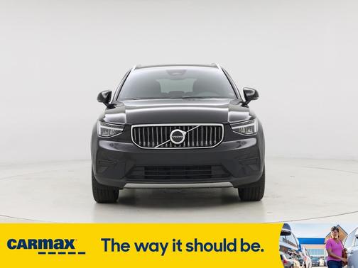2025 Volvo XC40 B5 Core Bright Theme