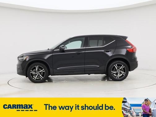 2025 Volvo XC40 B5 Core Bright Theme