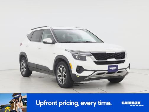 White 2022 Kia Seltos EX