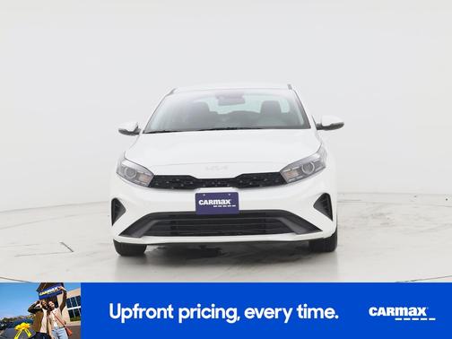 White 2024 Kia Forte LXS