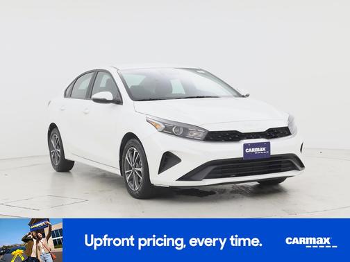 White 2024 Kia Forte LXS