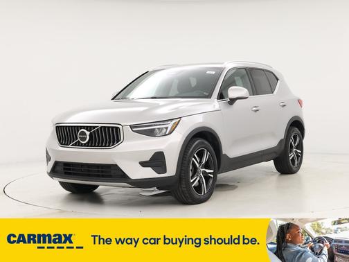 2025 Volvo XC40 B5 Core Bright Theme