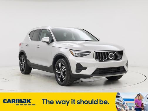 2025 Volvo XC40 B5 Core Bright Theme