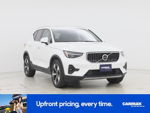 White 2024 Volvo XC40 B5 Plus Bright Theme