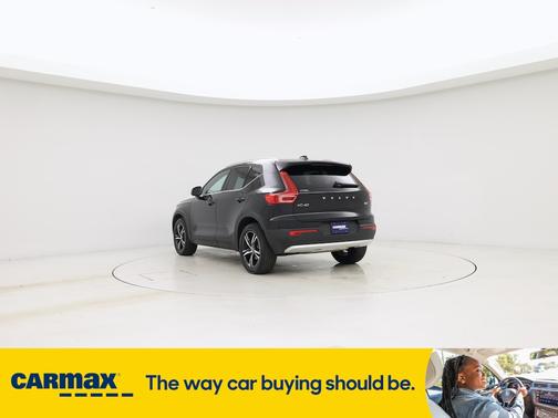 2025 Volvo XC40 B5 Core Bright Theme