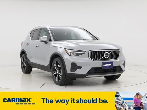2025 Volvo XC40 B5 Core Bright Theme