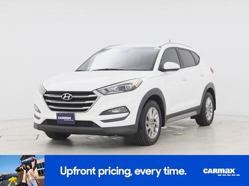 White 2017 Hyundai TUCSON SE