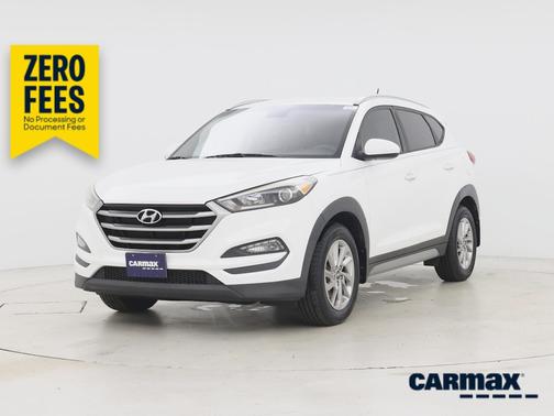 White 2017 Hyundai TUCSON SE