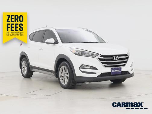 White 2017 Hyundai TUCSON SE