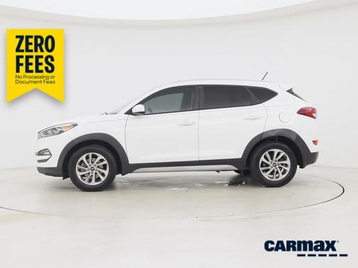 White 2017 Hyundai TUCSON SE