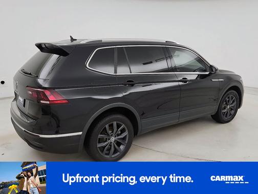 Black 2023 Volkswagen Tiguan SE