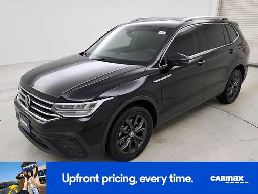 Black 2023 Volkswagen Tiguan SE