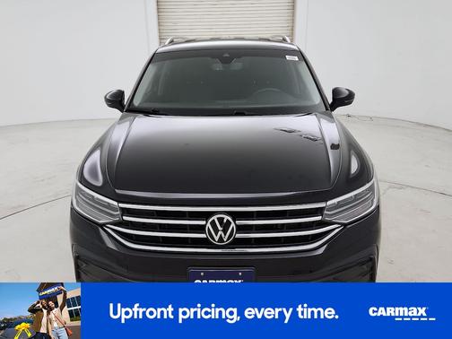 Black 2023 Volkswagen Tiguan SE