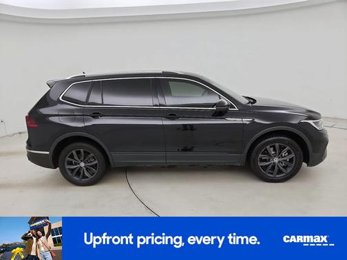 Black 2023 Volkswagen Tiguan SE