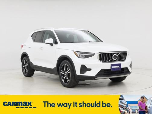 2025 Volvo XC40 B5 Core Bright Theme