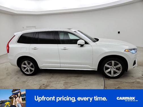 White 2022 Volvo XC90 T5 Momentum