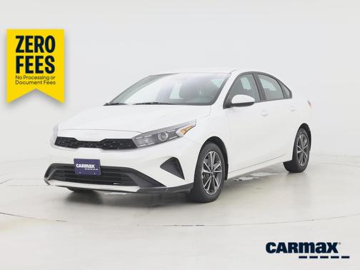 White 2023 Kia Forte LXS