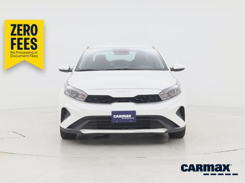White 2023 Kia Forte LXS