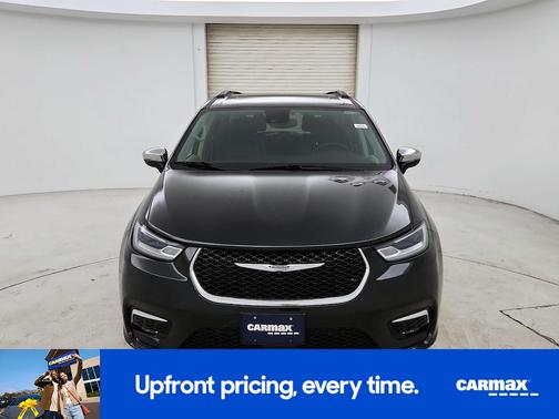 Black 2023 Chrysler Pacifica Limited