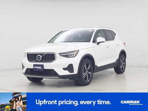 2025 Volvo XC40 B5 Core Bright Theme