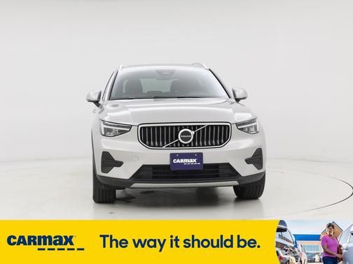 2025 Volvo XC40 B5 Core Bright Theme