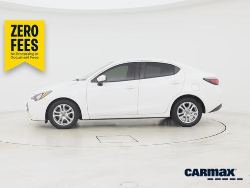 White 2018 Toyota Yaris iA