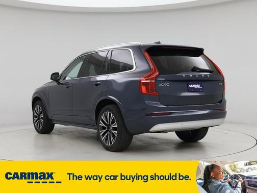 2022 Volvo XC90 T5 Momentum
