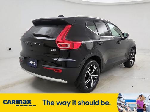 2025 Volvo XC40 B5 Core Bright Theme