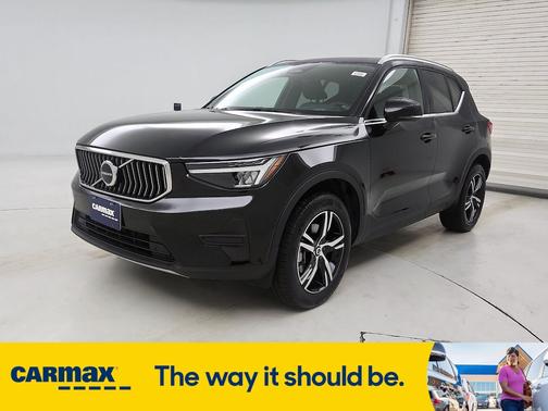 2025 Volvo XC40 B5 Core Bright Theme