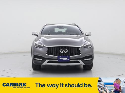 2017 INFINITI QX30 Premium
