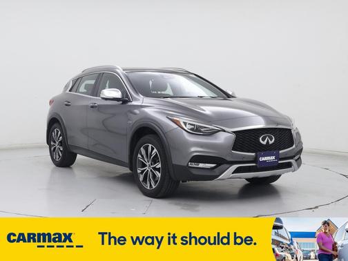 2017 INFINITI QX30 Premium