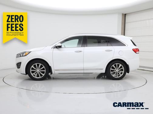 White 2017 Kia Sorento Limited