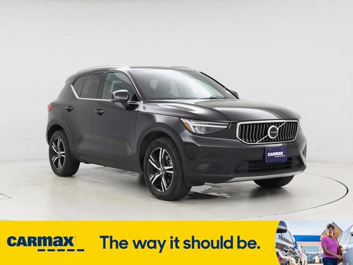2025 Volvo XC40 B5 Core Bright Theme