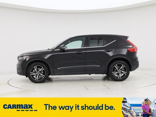 2025 Volvo XC40 B5 Core Bright Theme